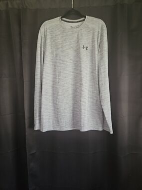 Under Armour Long-Sleeve Heathered Light Gray Performance Tee